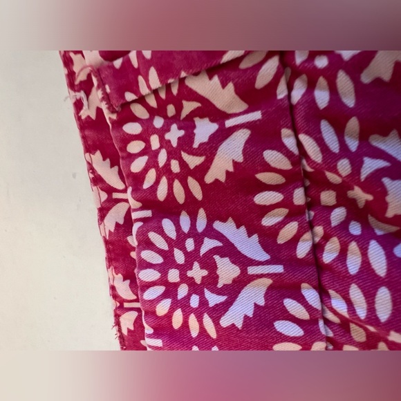 ANN TAYLOR LOFT PINK AND WHITE  SIZE 0 SHORTS - Picture 2 of 5